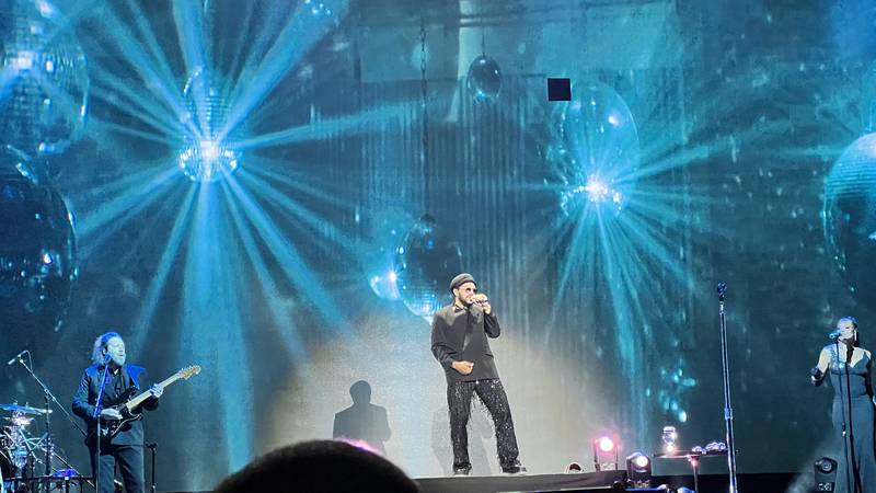 A Night of Neo-Soul: Maxwell puts on the show of a ‘Lifetime’